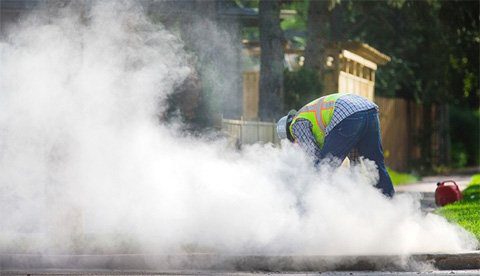 worker with silica dust